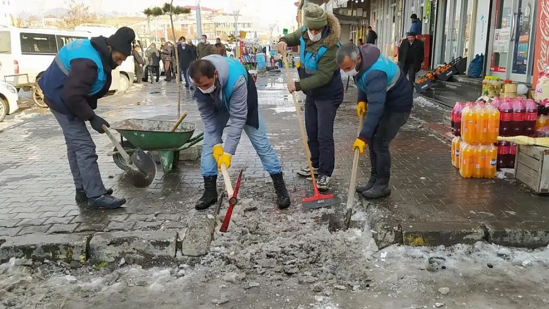 Çaldıran'da kış ortasında bahar temizliği