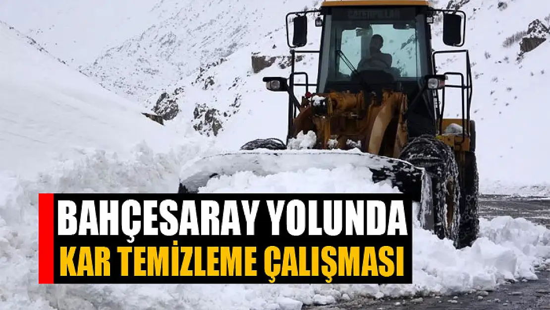 Bahçesaray yolunda kar temizleme çalışması