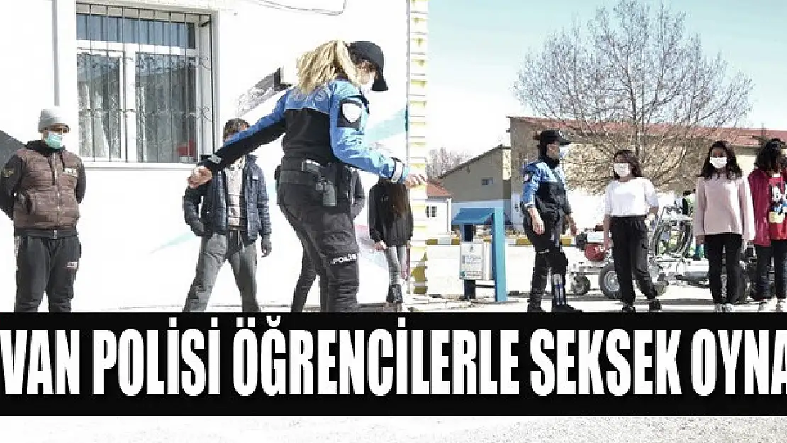 Van polisi öğrencilerle seksek oynadı