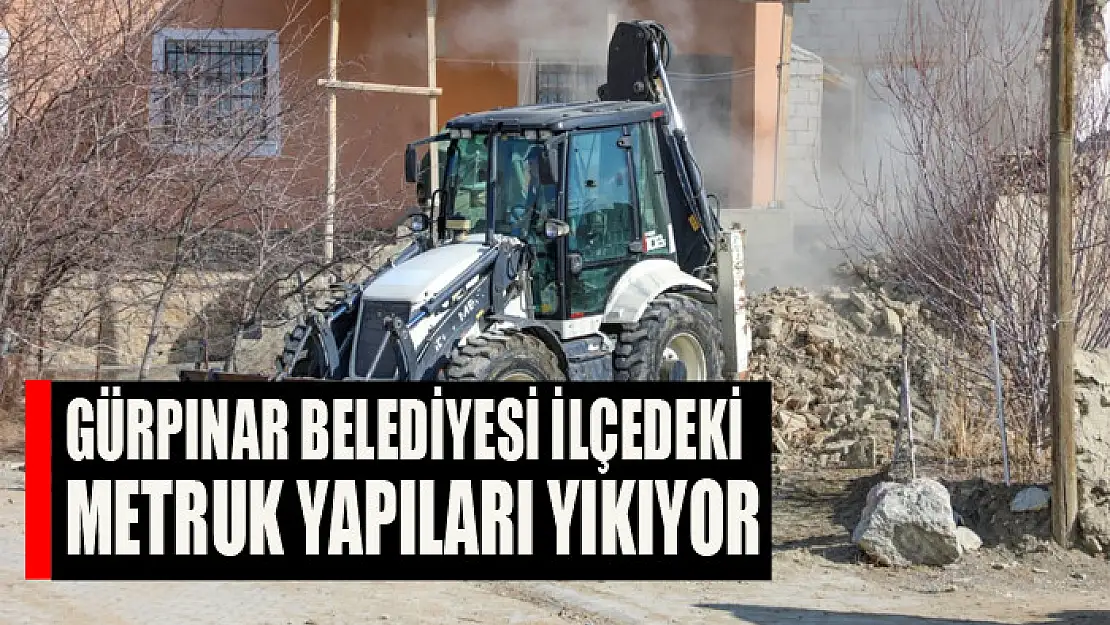 Gürpınar Belediyesi ilçedeki metruk yapıları yıkıyor