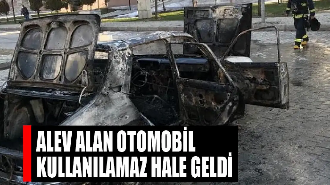 Alev alan otomobil kullanılamaz hale geldi