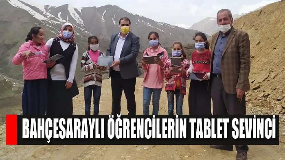 Bahçesaraylı öğrencilerin tablet sevinci