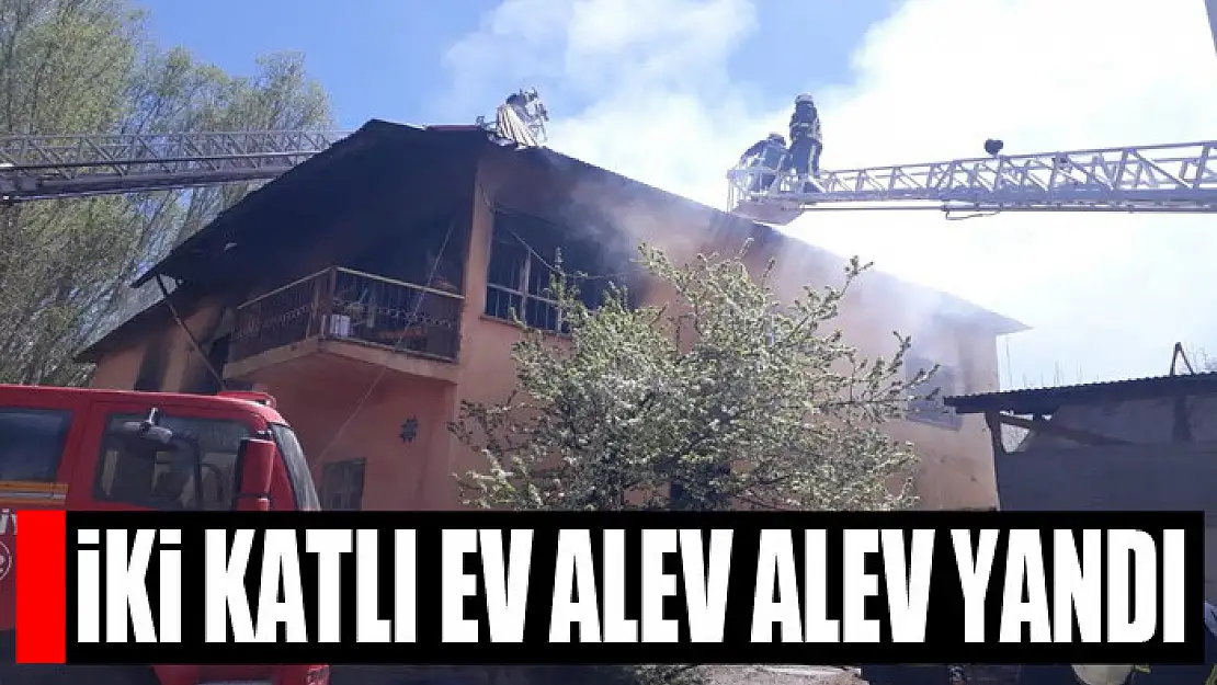 İki katlı ev alev alev yandı