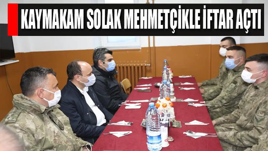 Kaymakam Solak Mehmetçikle iftar açtı