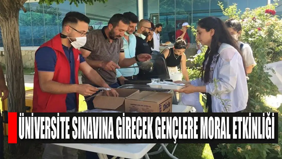 Üniversite sınavına girecek gençlere moral etkinliği