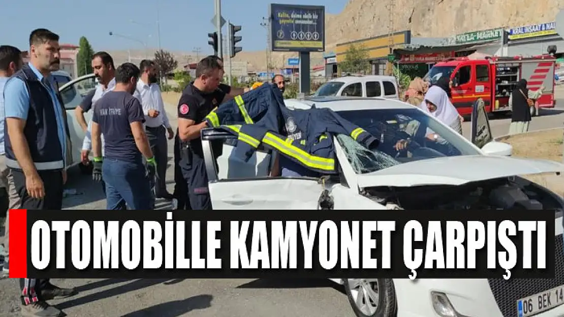 Otomobille kamyonet çarpıştı: 2 yaralı