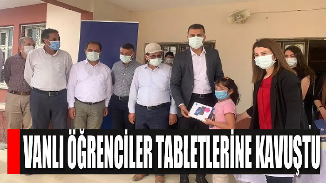 Vanlı öğrenciler tabletlerine kavuştu