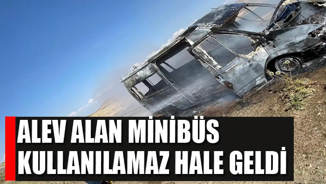 Alev alan minibüs kullanılamaz hale geldi