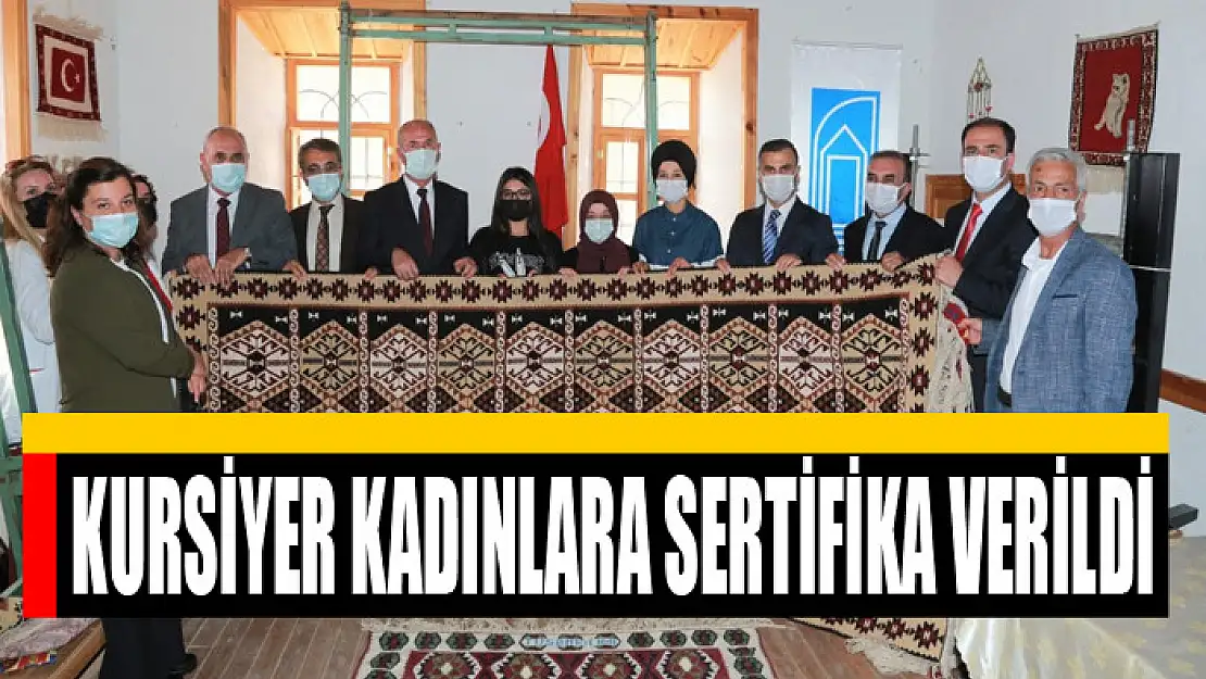 Kursiyer kadınlara sertifika verildi