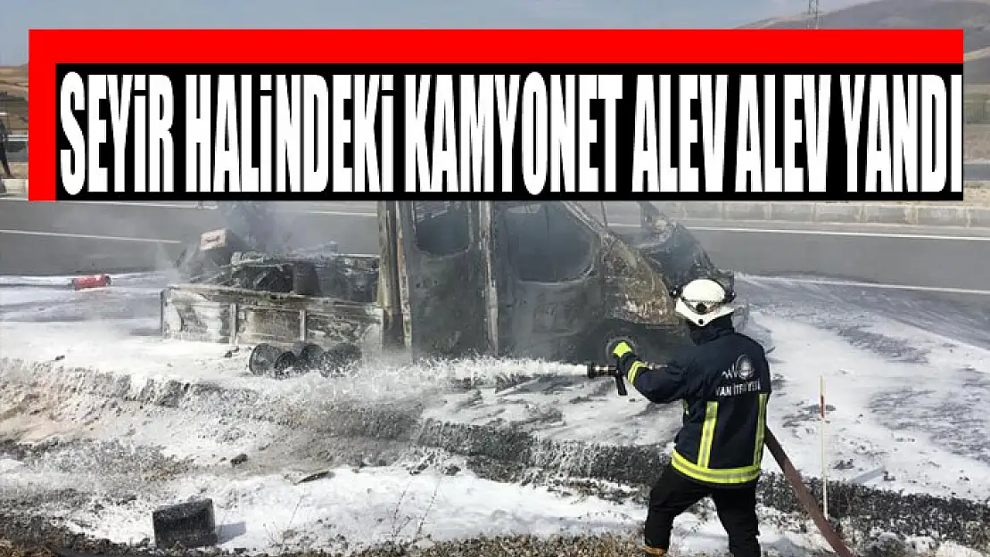 Seyir halindeki kamyonet alev alev yandı