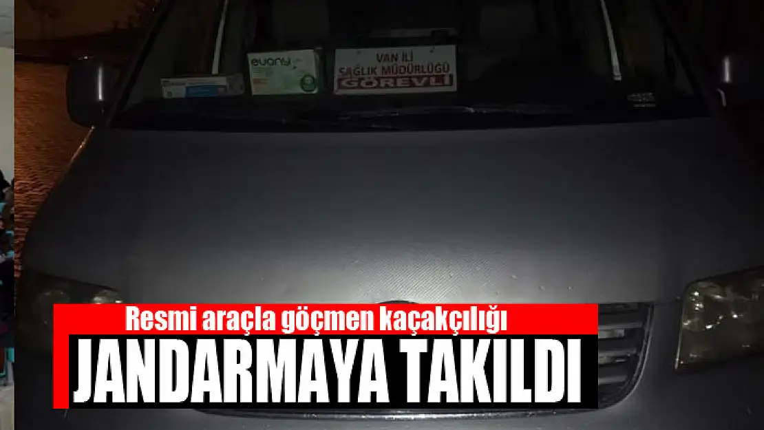 Resmi araçla göçmen kaçakçılığı jandarmaya takıldı