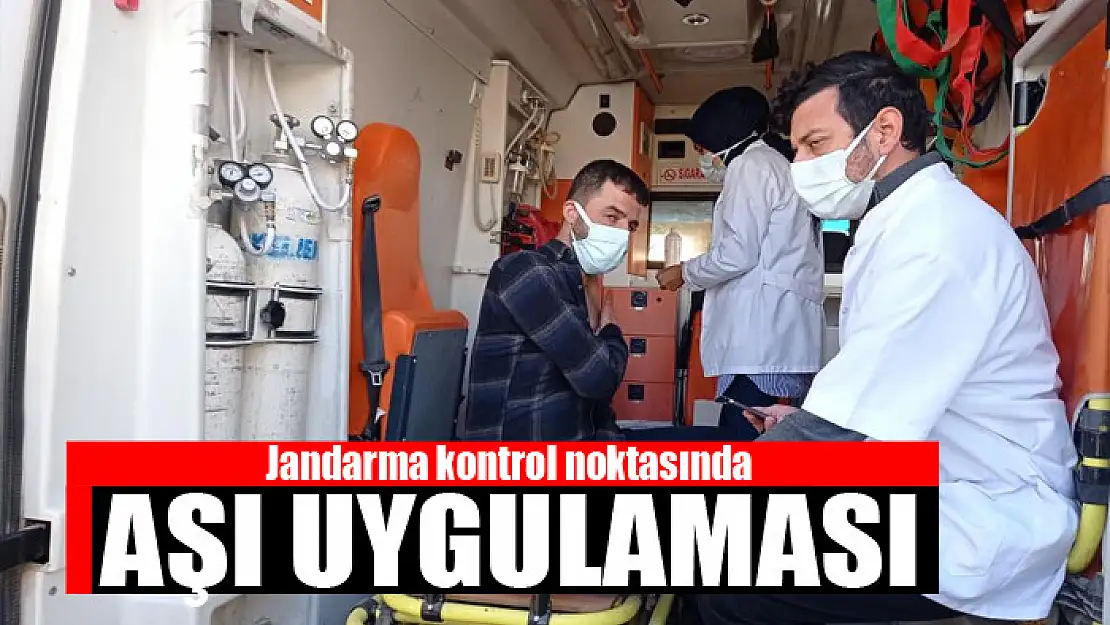 Jandarma kontrol noktasında aşı uygulaması