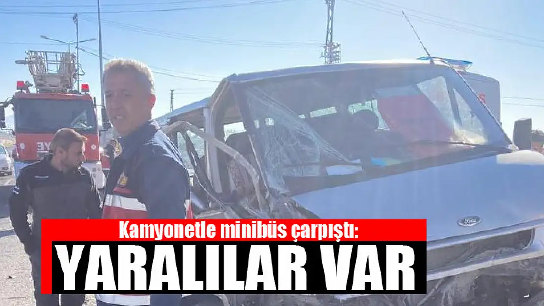 Kamyonetle minibüs çarpıştı