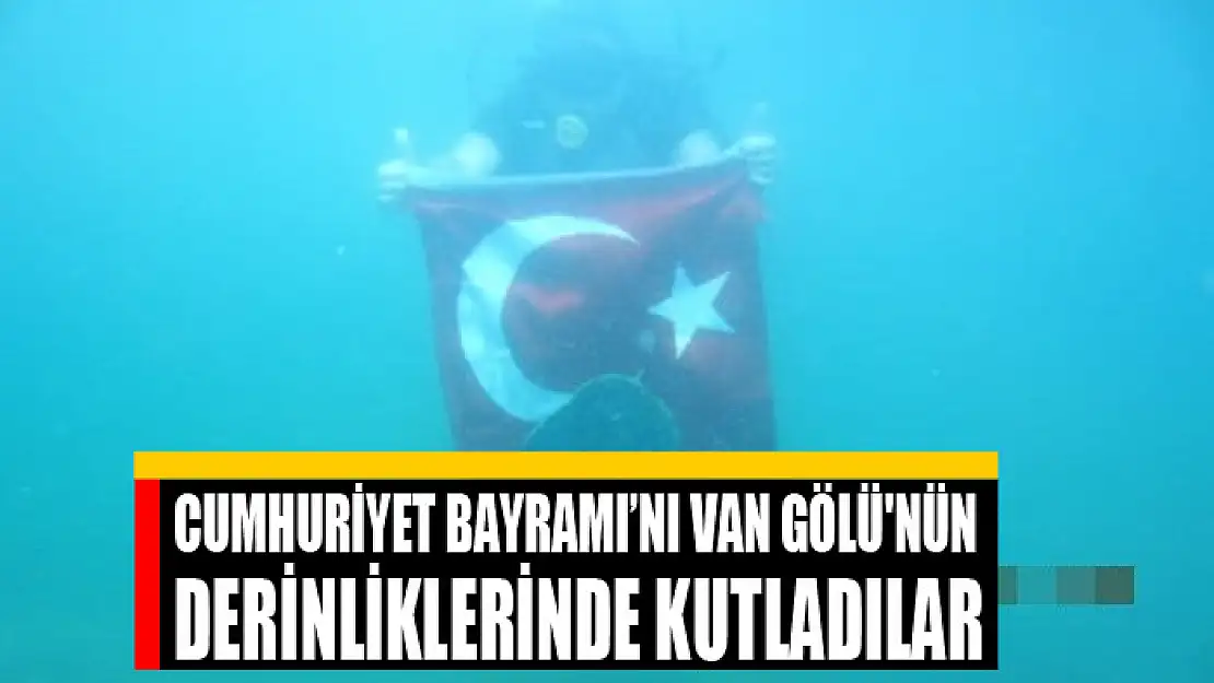 Cumhuriyet Bayramı'nı Van Gölü'nün derinliklerinde kutladılar