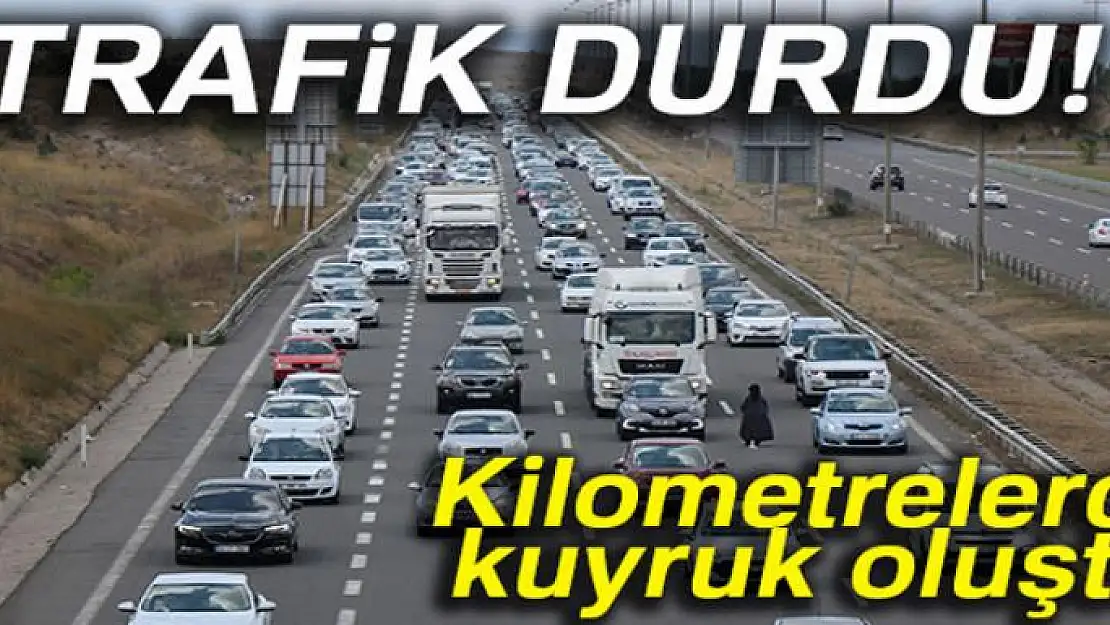 Tatilciler 35 kilometrelik araç kuyruğu oluşturdu