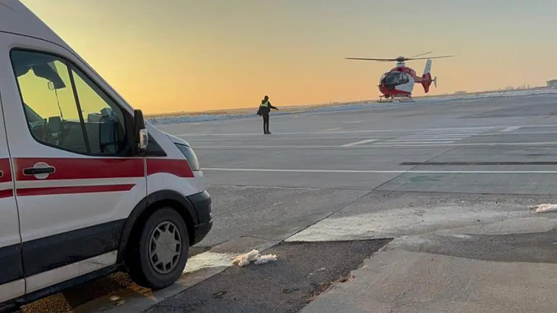 3 yaşındaki çocuk ambulans helikopterle Van'a getirildi