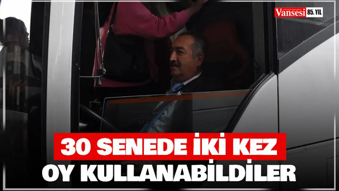 30 senede iki kez oy kullandılar