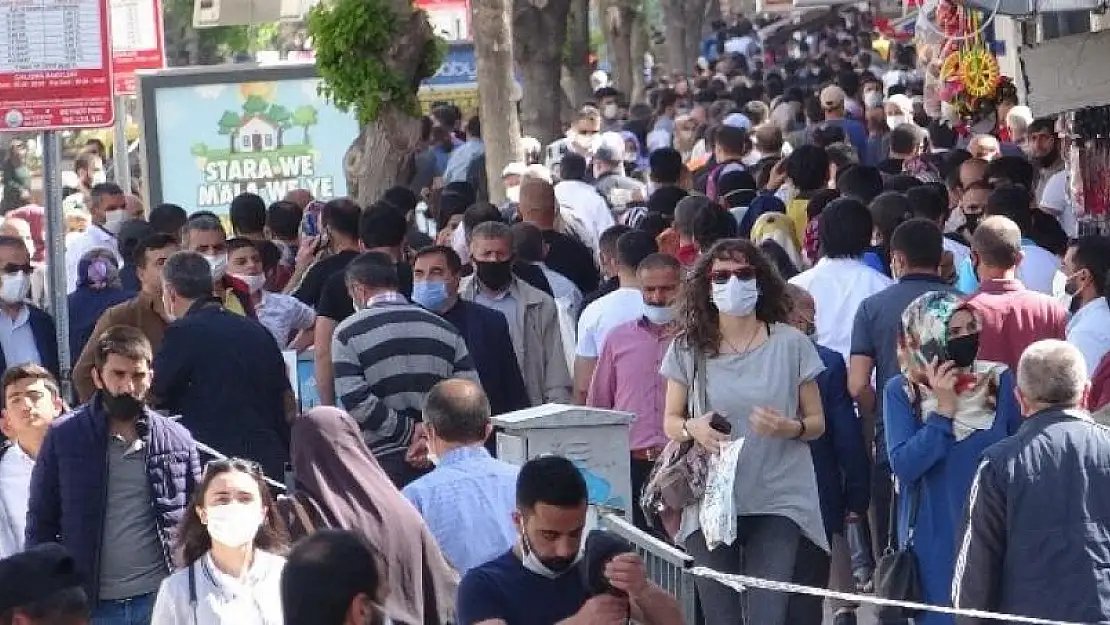 Van'daki bayram alışveriş yoğunluğu virüs dinlemedi