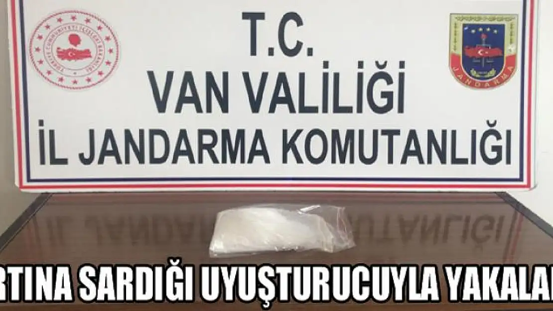 Sırtına sardığı uyuşturucuyla yakalandı