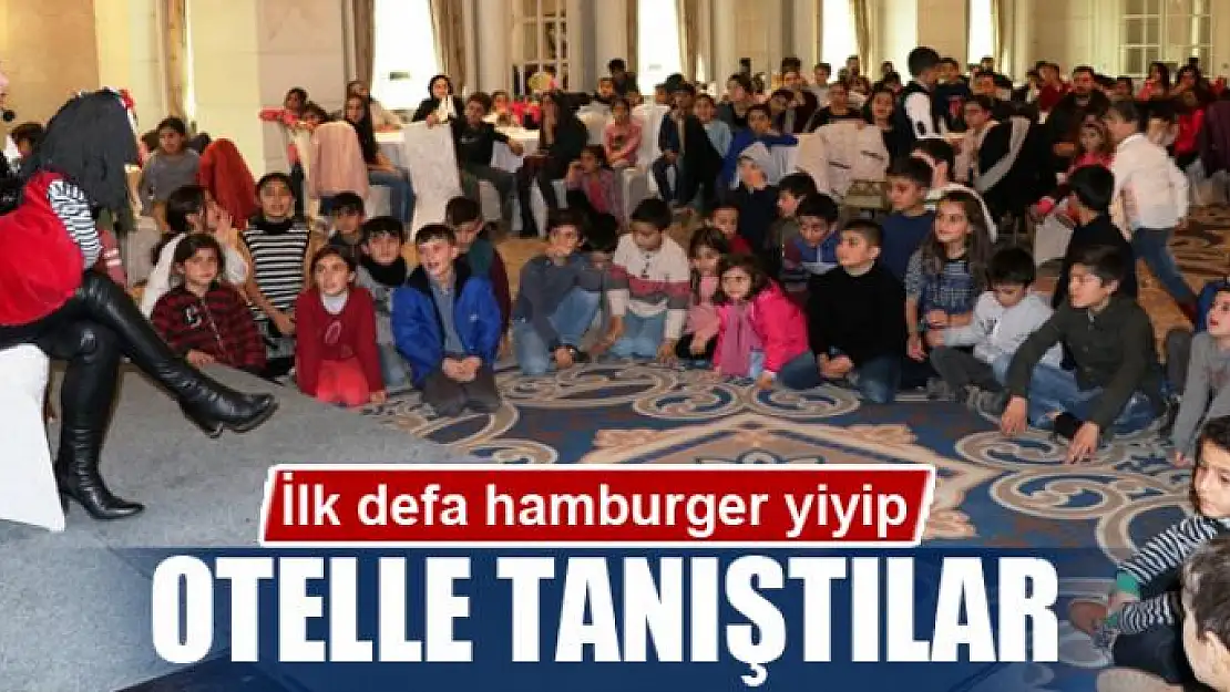 İlk defa hamburger yiyip otelle tanıştılar