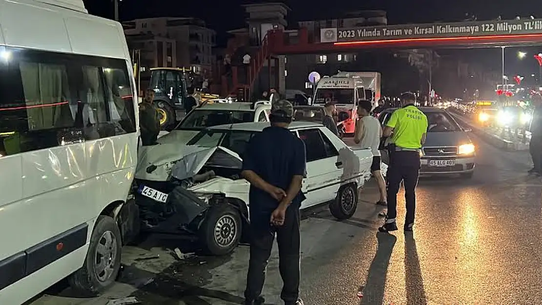 4 Araçlı zincirleme trafik kazası: 9 yaralı