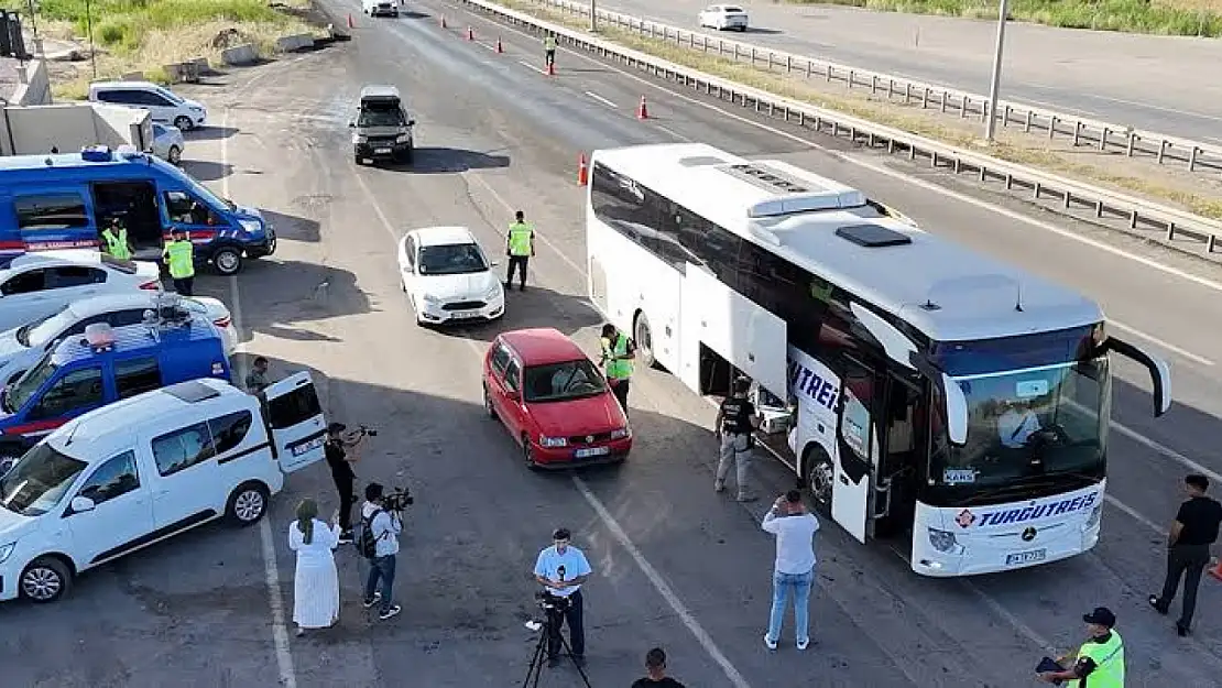 43 ilin geçiş güzergahında narkotik denetimi: Araçlar tek tek duruldu