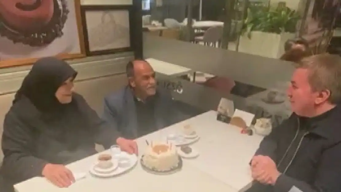 50 yıllık çifte, Validen sürpriz