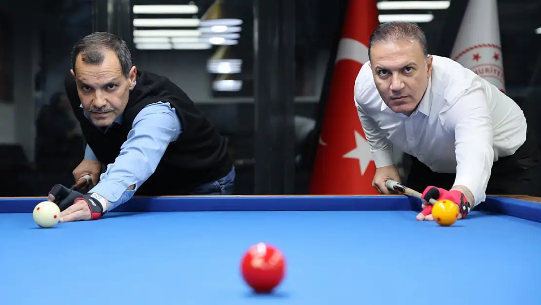 60 yaşında Türkiye Bilardo Şampiyonu mesleğiyle dikkat çekiyor
