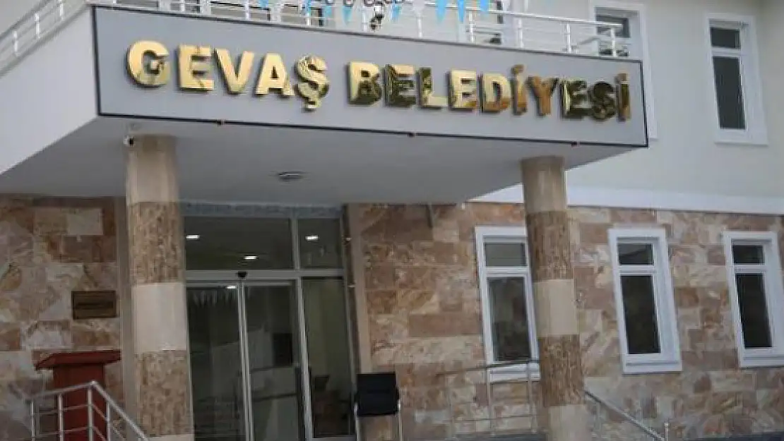 Gevaş'ta belediye çalışmaları devam ediyor 