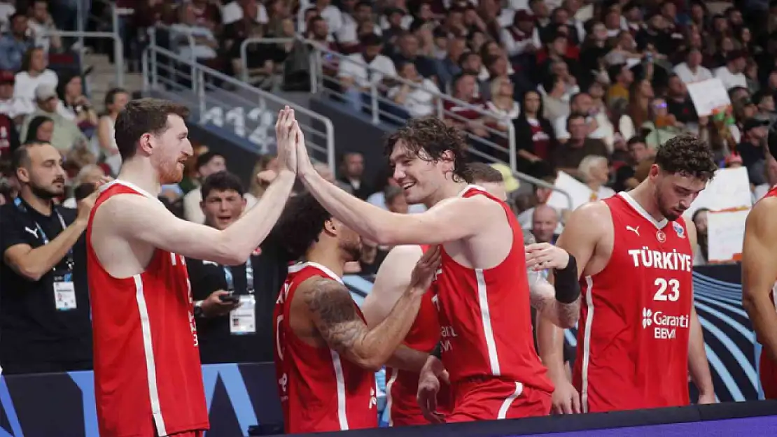 A Milli Erkek Basketbol Takımı, son 16 turunda İsveç ile karşılaşacak
