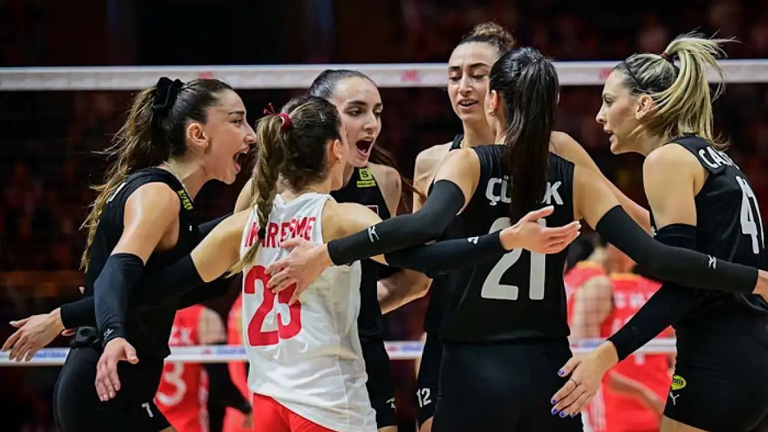 A Milli Kadın Voleybol Takımı'ndan 4'te 4