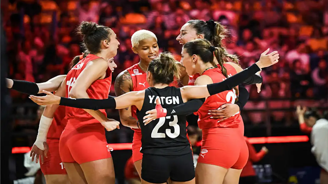A Milli Kadın Voleybol Takımı, grup aşamasını 3'te 3 ile lider tamamladı