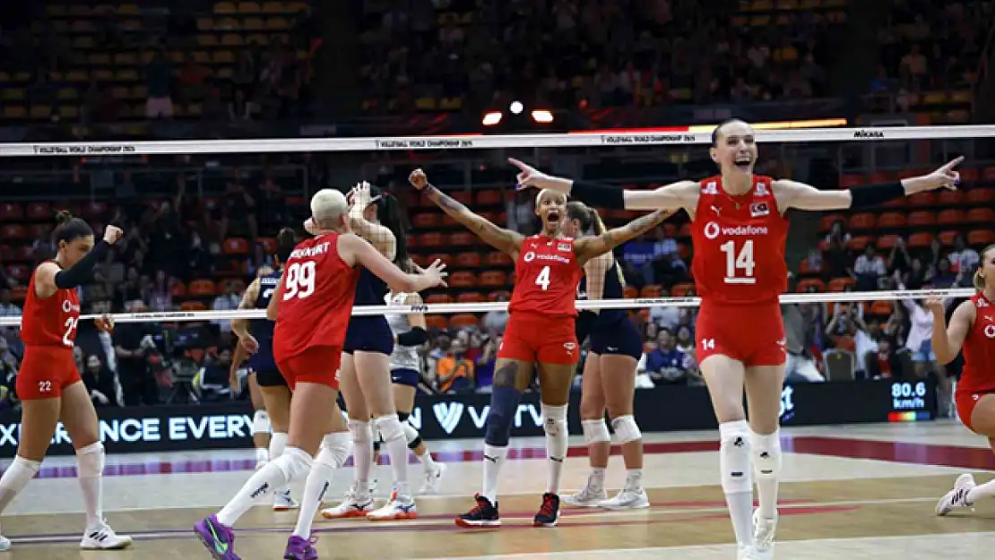 A Milli Kadın Voleybol Takımı final için sahada