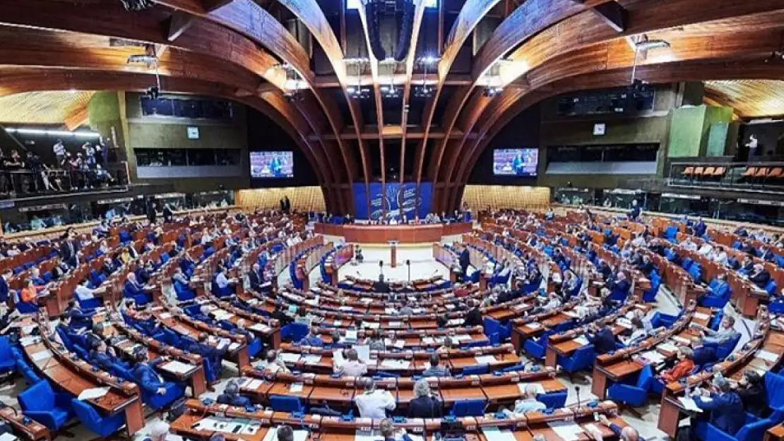 AB'den Suriye'ye yönelik tüm ekonomik yaptırımları kaldırma kararı