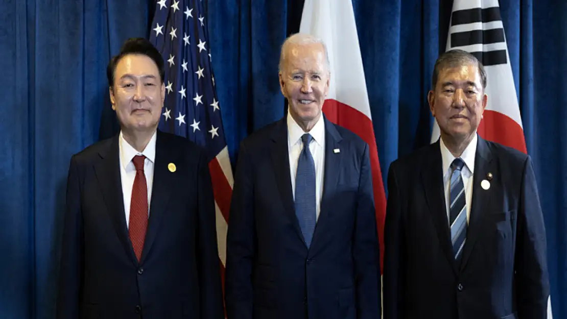 ABD, Japonya ve Güney Kore liderleri APEC Zirvesi'nde bir araya geldi