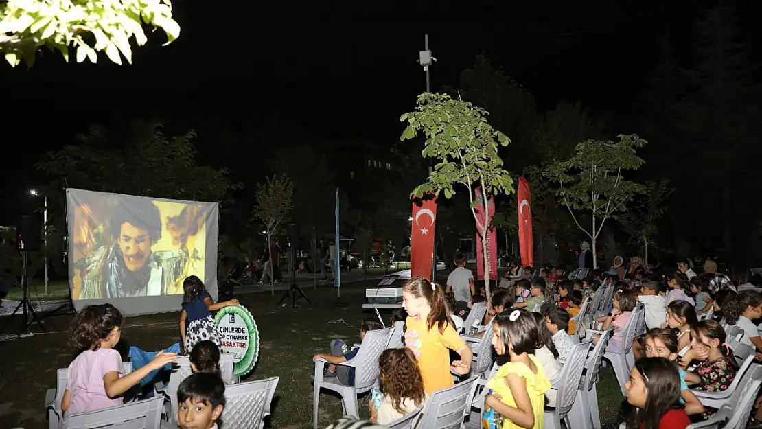 Açık Hava Sinema Günleri etkinliğine yoğun ilgi