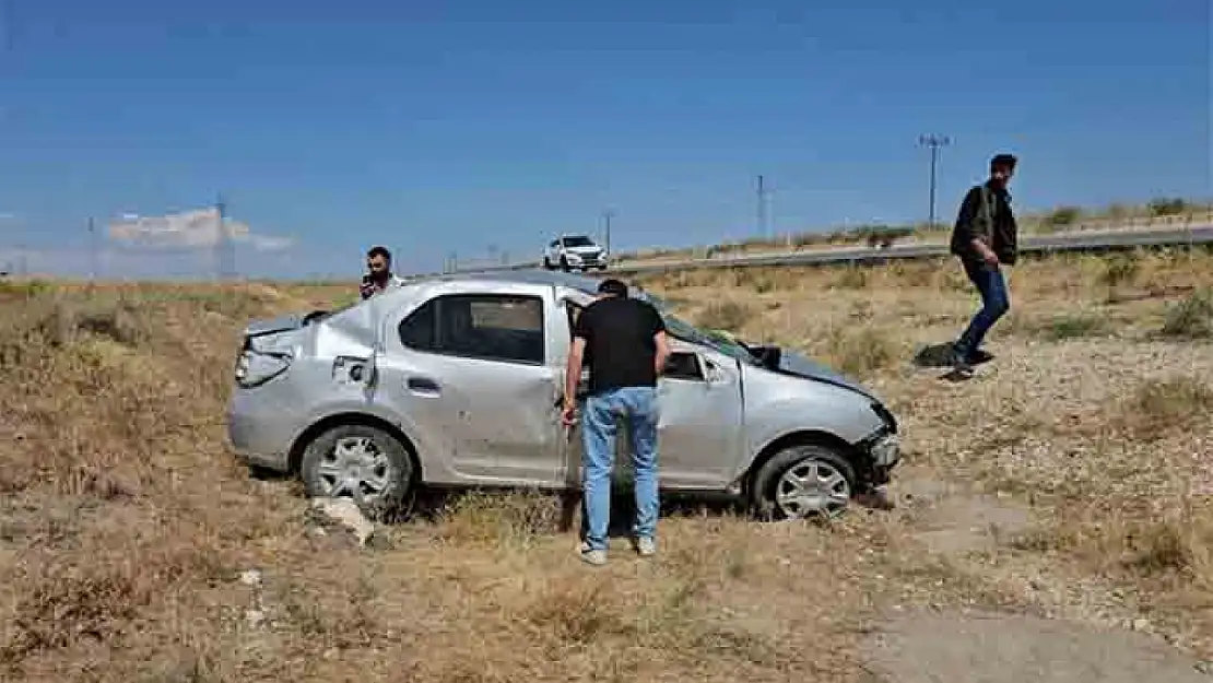 Adilcevaz'da otomobil takla attı: 6 yaralı