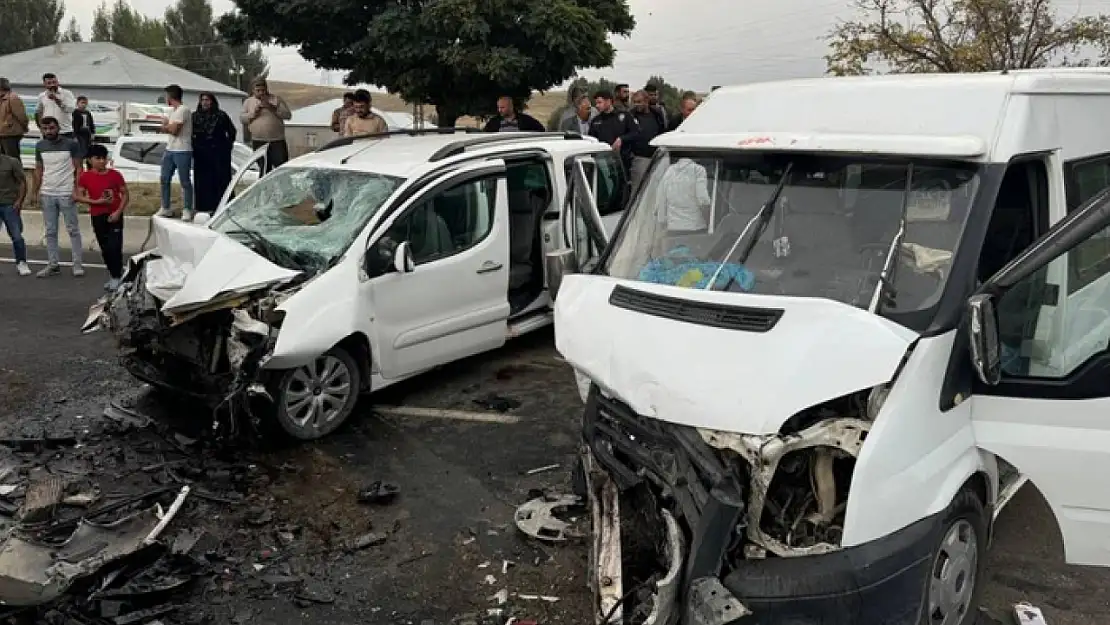 Ağrı'da trafik kazası: 10 yaralı