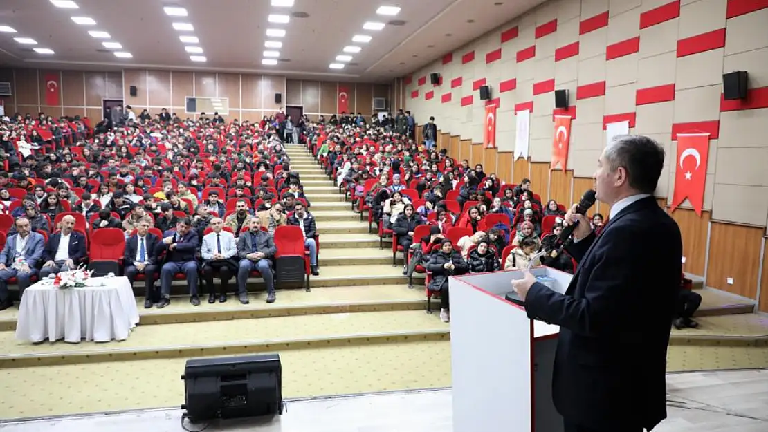 Ağrı'da 'Yüreğimdesin Kudüs' temalı resim yarışmasında ödüller sahiplerini buldu