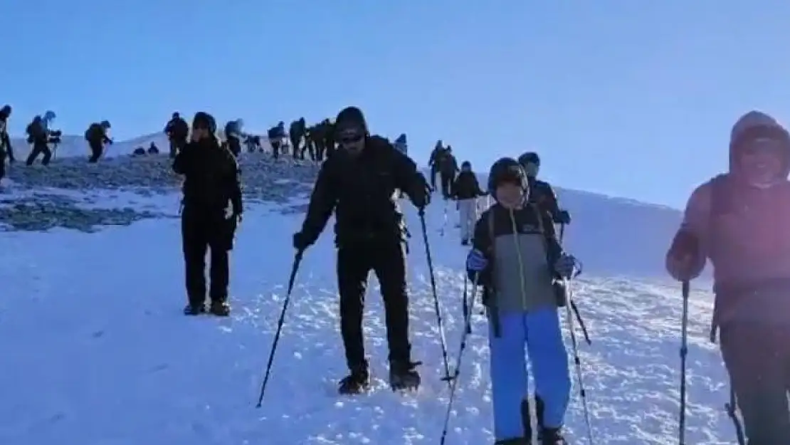 Ağrı Dağı dağcıları ağırlamaya devam ediyor