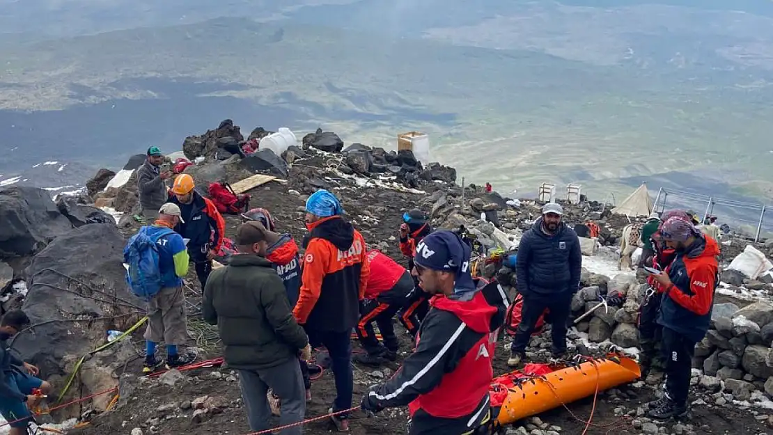 Ağrı Dağı'nda kaybolan dağcının cenazesi 14 gün sonra Van AFAD'ın desteğiyle bulundu