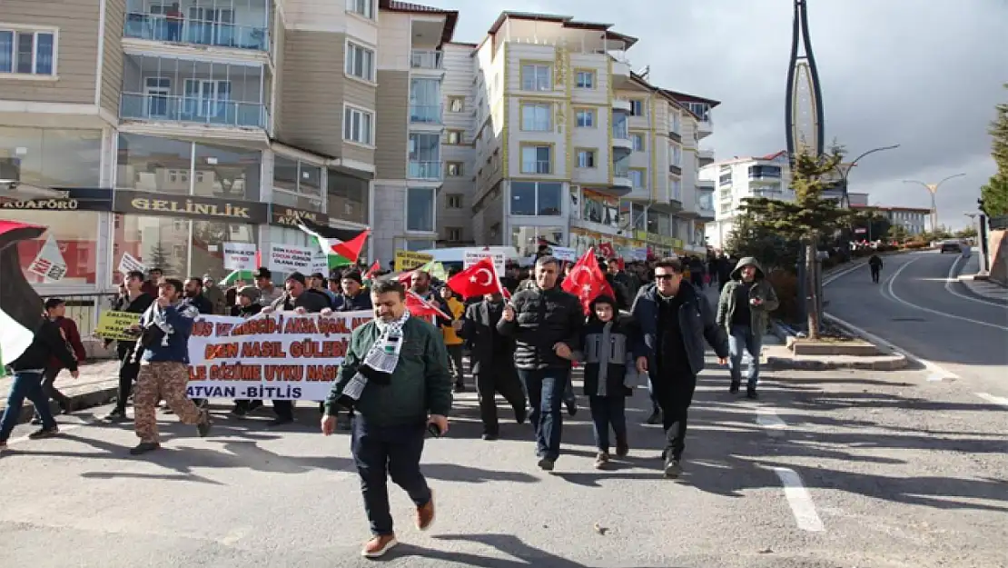 Ahlat'ta yürüyüş yapıldı