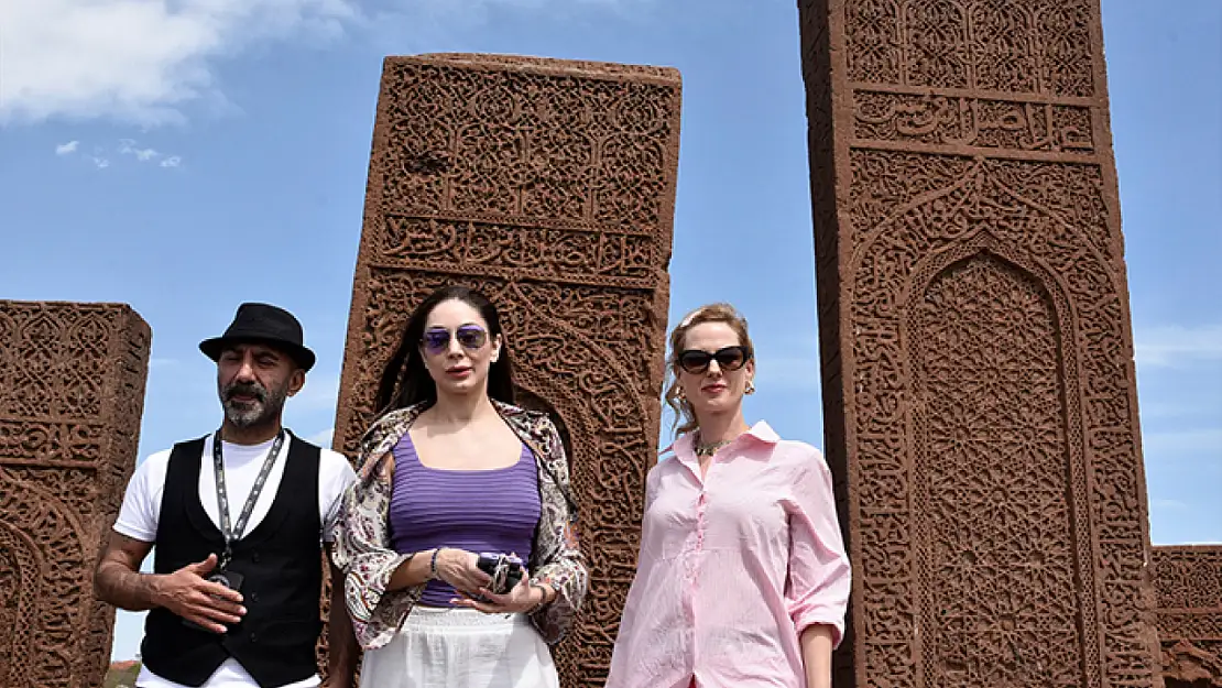 Ahlat'taki tarihi Selçuklu Mezarlığı'na ünlü akını