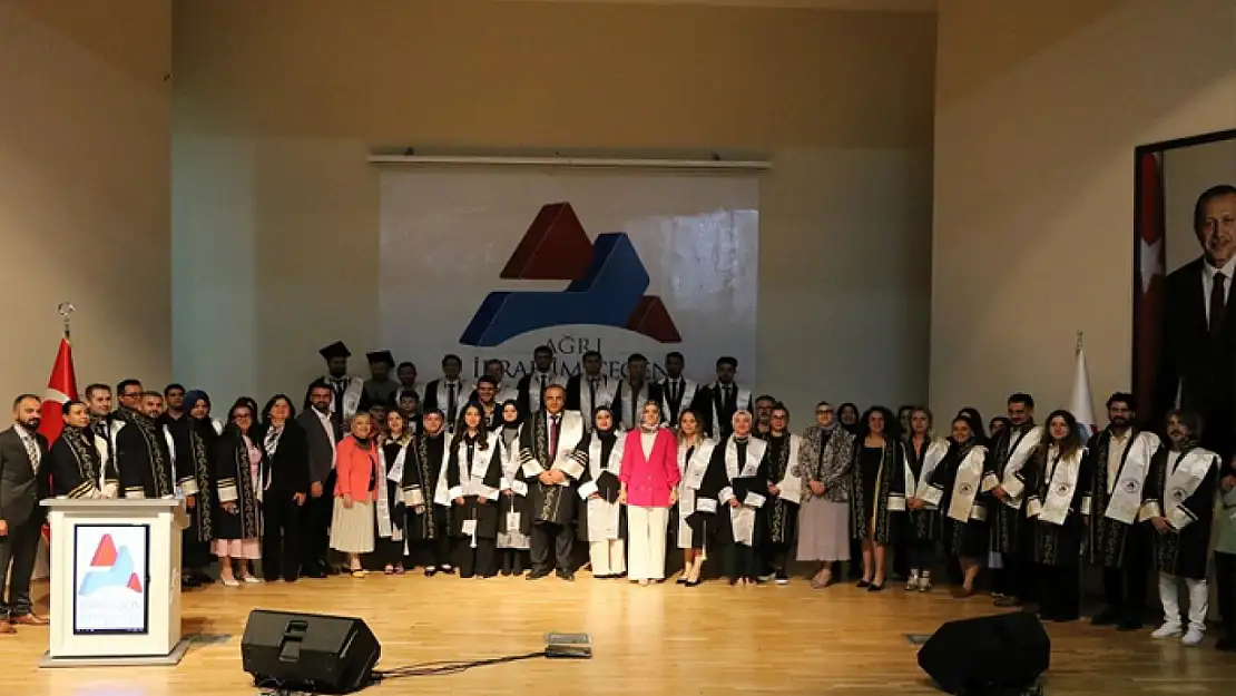 AİÇÜ Tıp Fakültesi'nde mezuniyet töreni düzenlendi