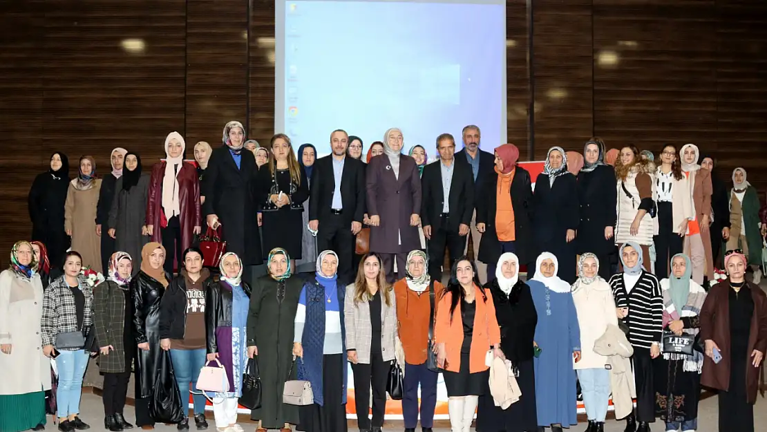 Aile akademisi seminerleri sürüyor