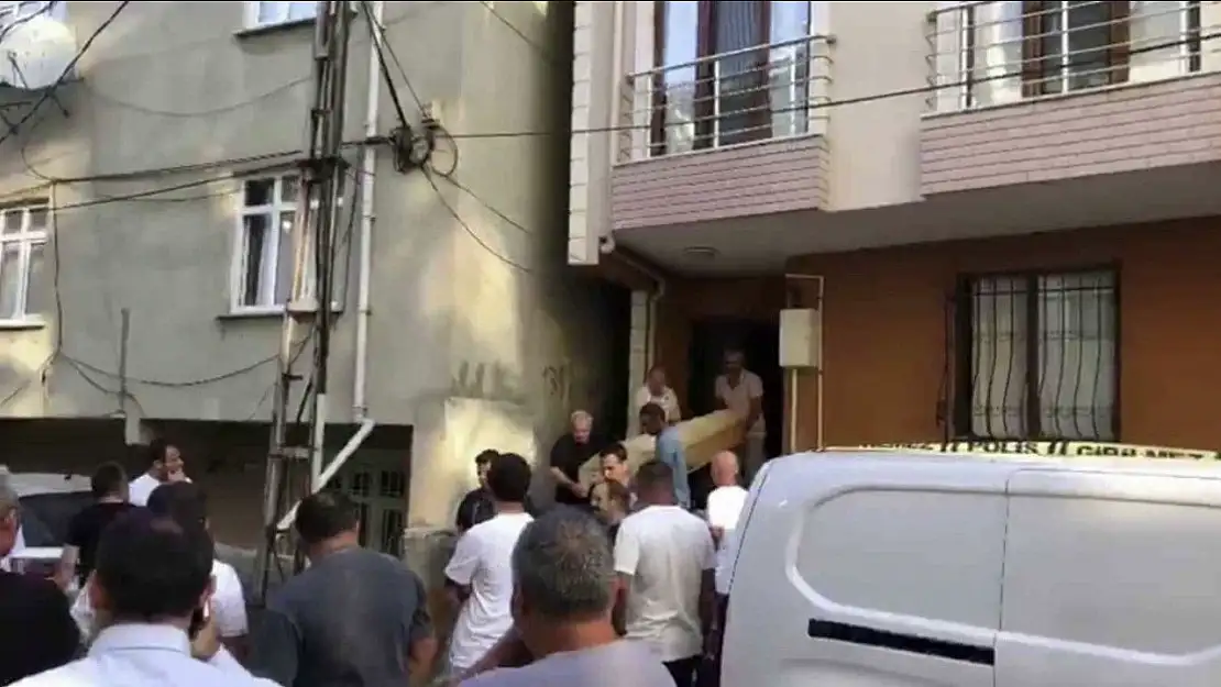 Aile faciası: Anne ve babasını bıçaklayarak öldürdü