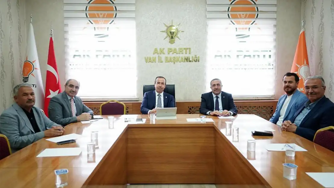 Ak Parti'de Görev Yapmış Van İl Başkanları bir araya geldi