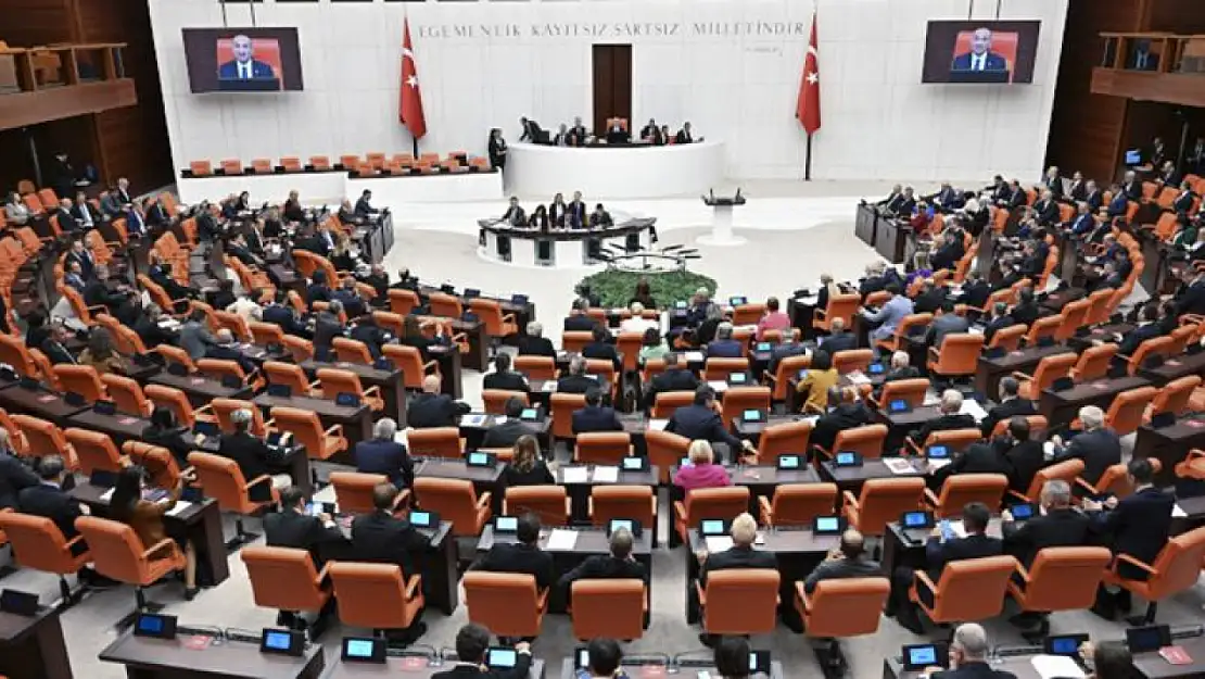 AK Parti, yeni yasama yılının ilk torba teklifi için mesai yapıyor