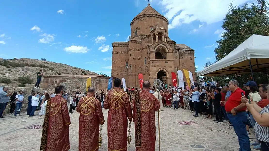 Akdamar Adası'nda Ermeni ayini