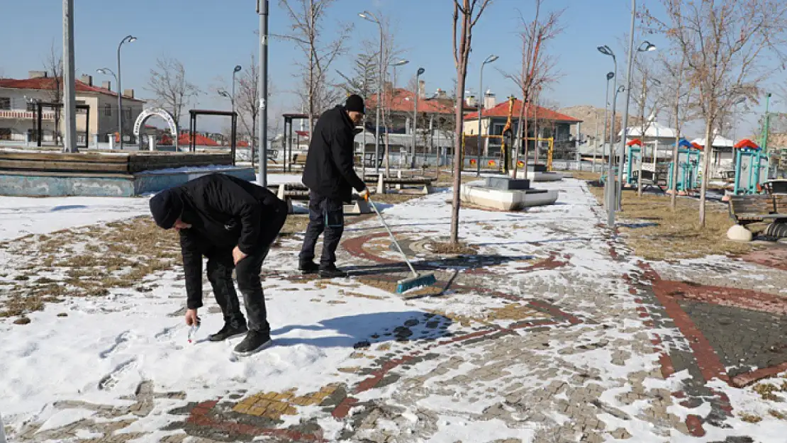 Akköprü Mahallesi'nde kar temizleme çalışmaları